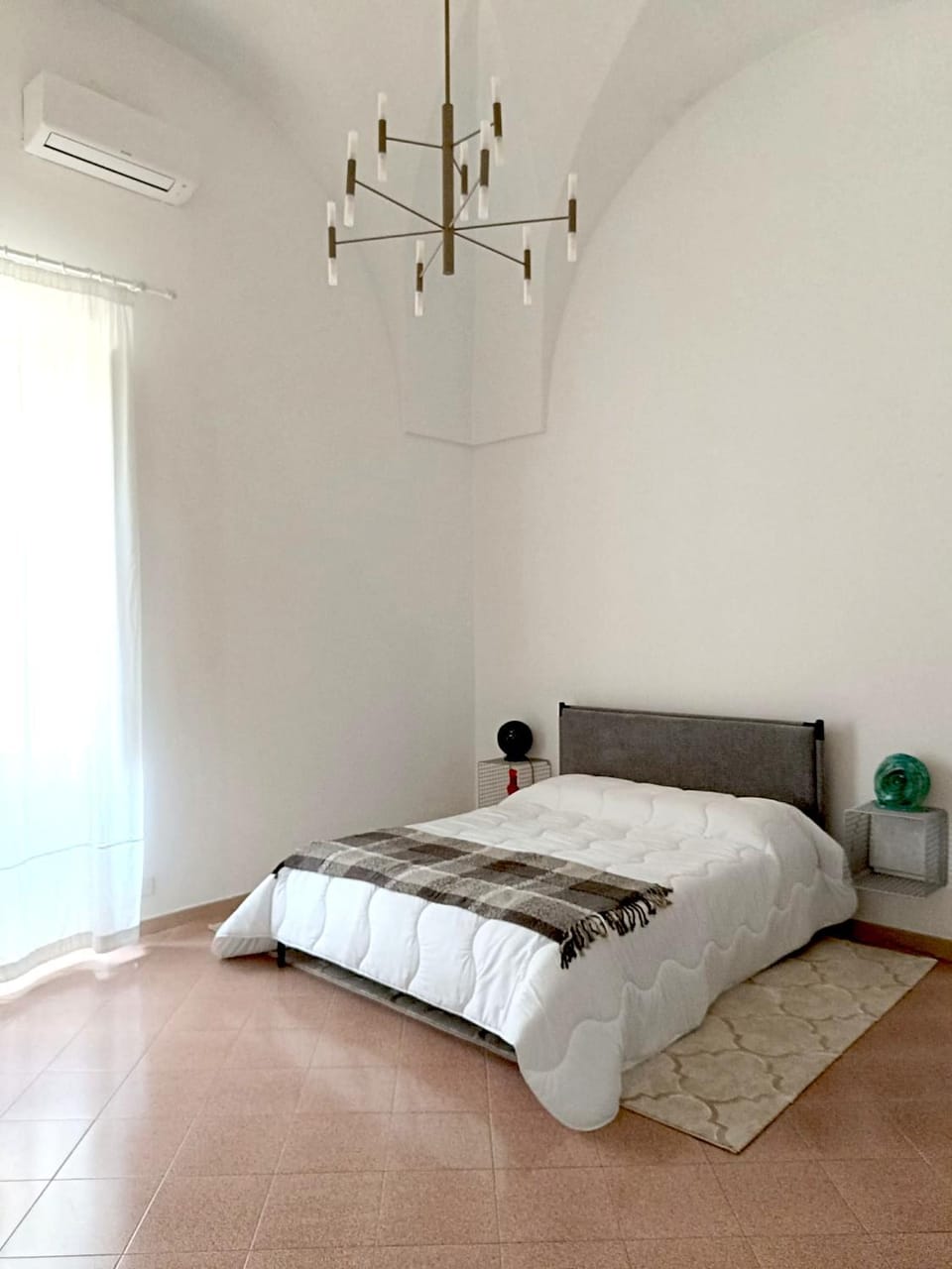 Photo of the whole room, Bedroom, air conditioner