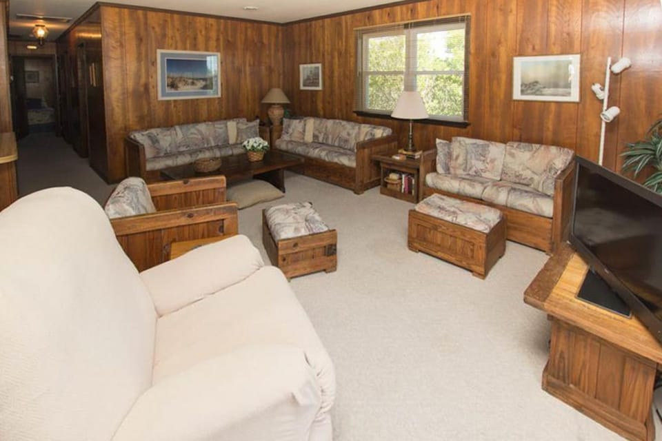 1422 - Captain's Quarters House in Corolla