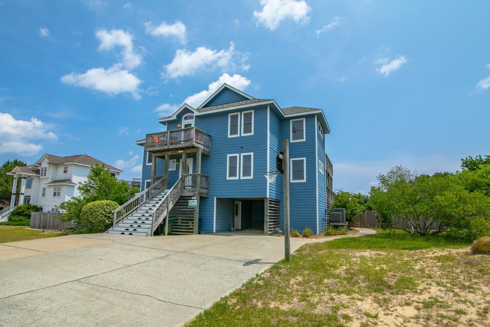 1426 - Pelican's Lantern House in Corolla