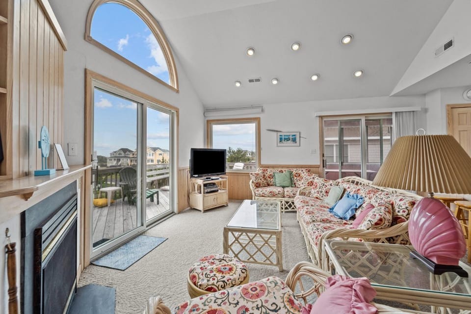 1609 - Barefoot Contessa House in Corolla