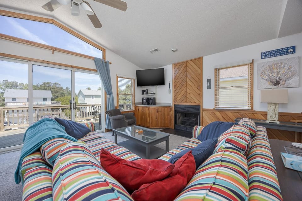 1764 - Sunny Side Up House in Corolla