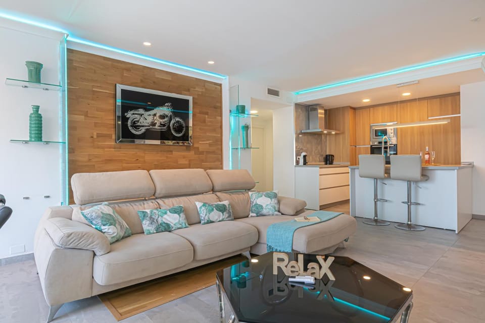 TV and multimedia, Living room, Seating area, Dining area, air conditioner