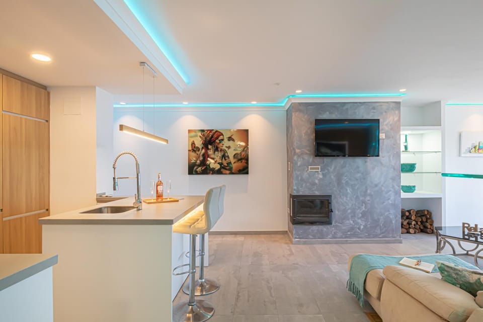 TV and multimedia, Kitchen or kitchenette, Living room, Seating area, Dining area, air conditioner