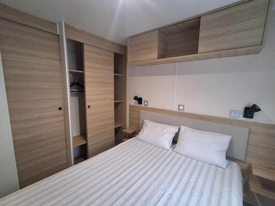 Bed, Photo of the whole room, Bedroom, wardrobe