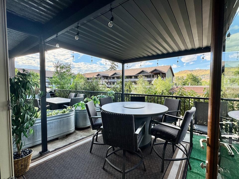 Balcony/Terrace, Mountain view