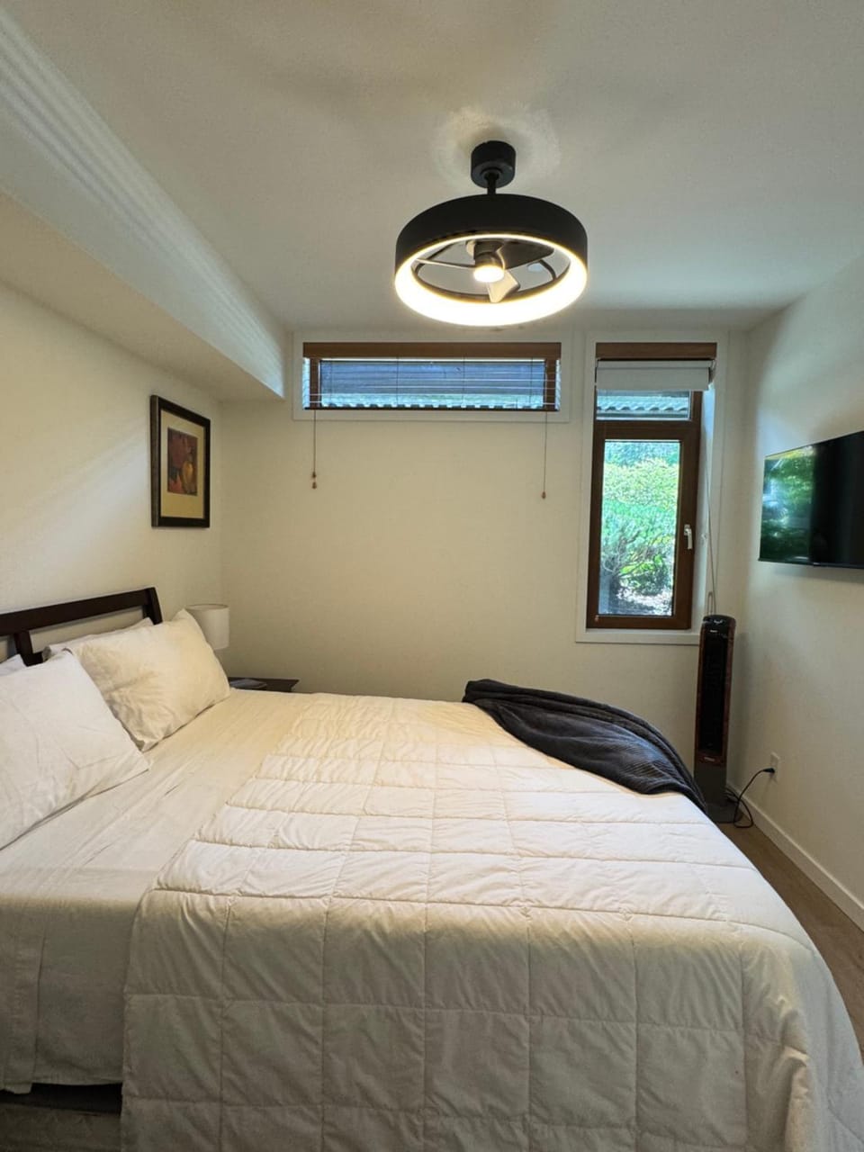 Lakeside luxury with hot tub and pool Apartment in Chelan (In Town)