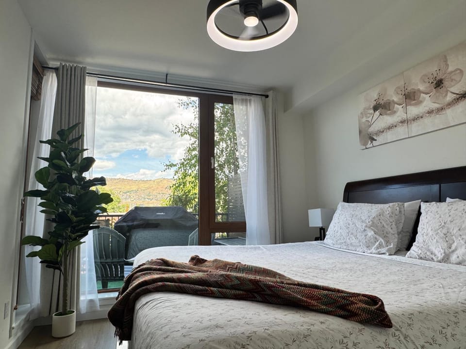 Natural landscape, Photo of the whole room, Bedroom