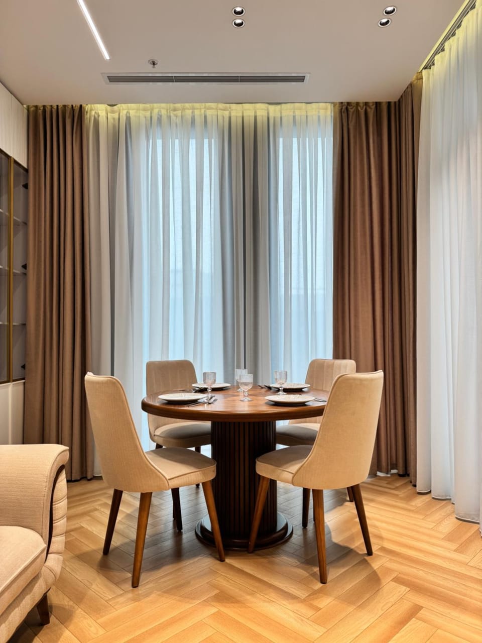 Seating area, Dining area