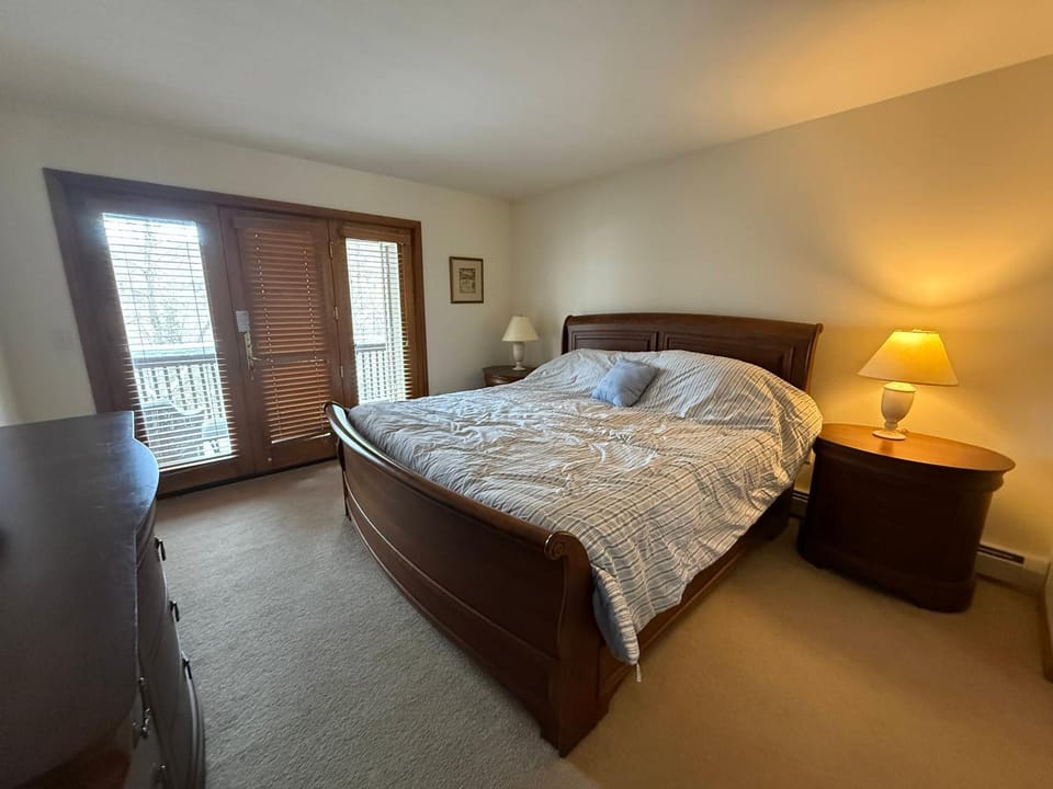 C7 Beautifully appointed slopesideCrawford Ridge end unit townhome with fireplaces, yard House in Carroll