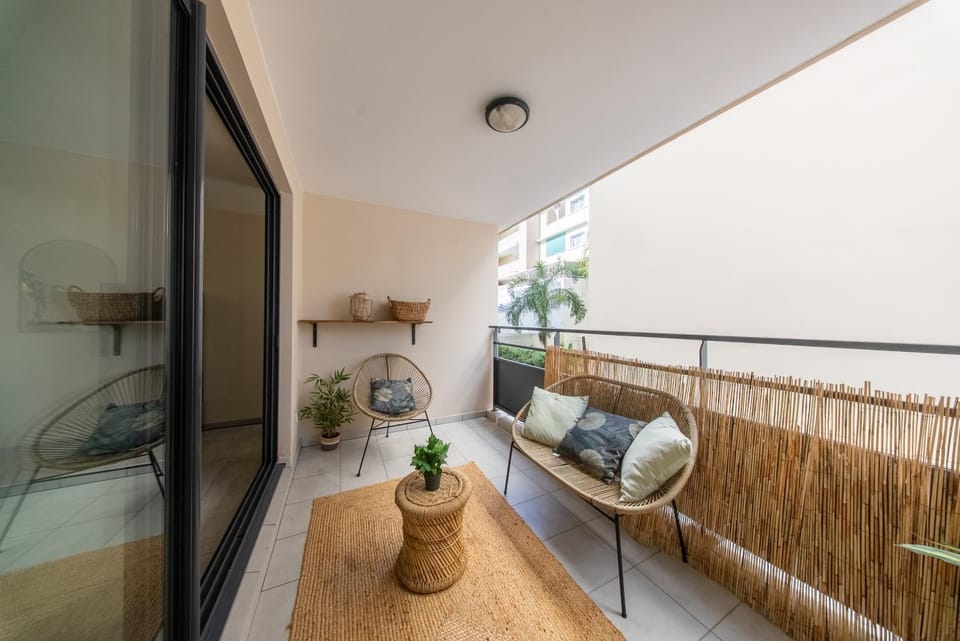Le Cocon Trinité - Terrasse, Clim & Parking - Proche Aéroport Apartment in Saint-Denis
