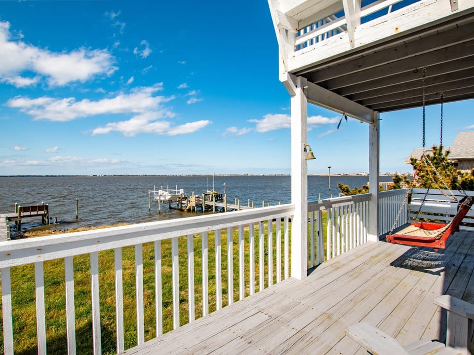 5723 - Urban Gorilla House in Roanoke Island