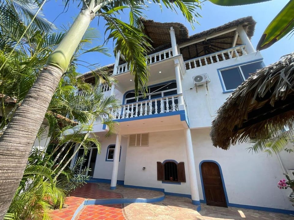 Casa Charly Brown House in Puerto Escondido