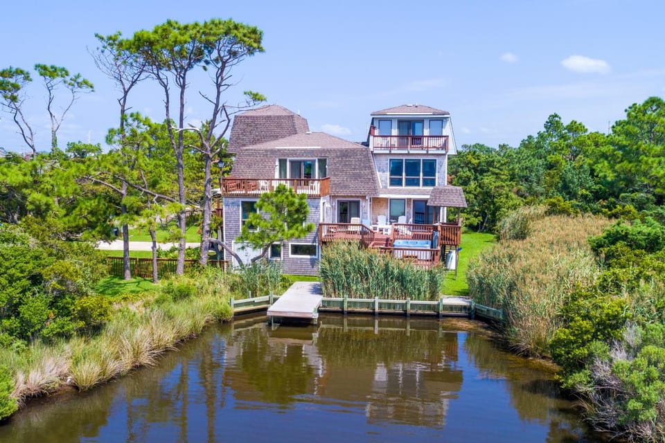 7201 - Carol's Soundfront Castle House in Outer Banks