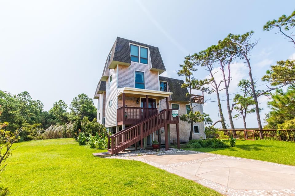 7201 - Carol's Soundfront Castle House in Outer Banks