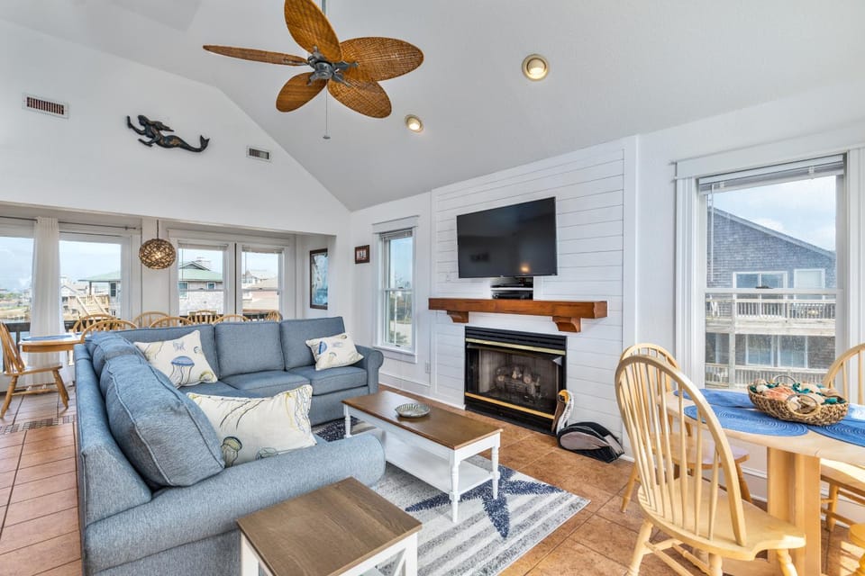 7560 - Sunset Cove House in Avon