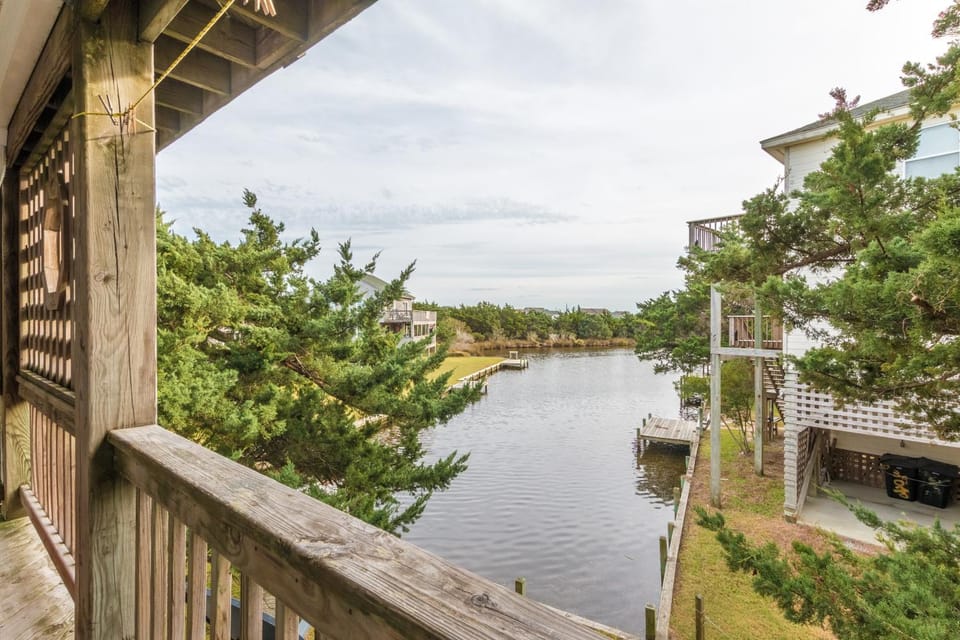 7560 - Sunset Cove House in Avon