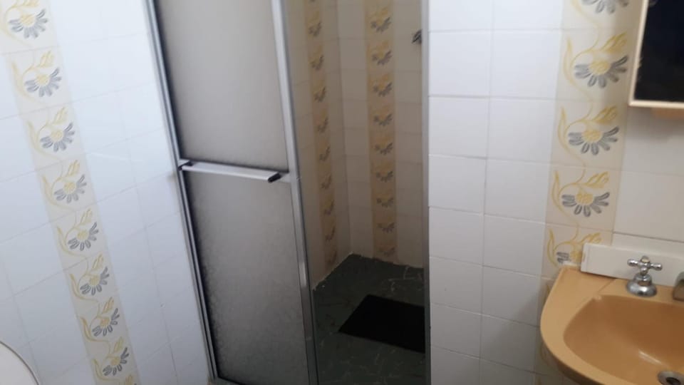casa martim de sá 3 dormitórios pé na areia roni House in Caraguatatuba