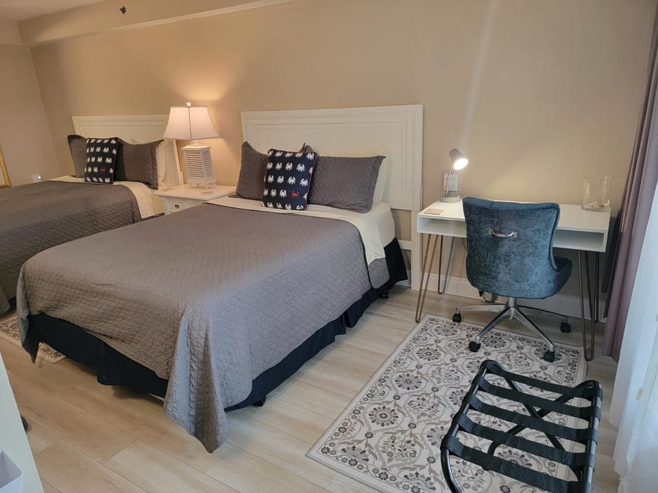 Beachfront Escape with Balcony, Views, and Comfort Apartment hotel in Holly Hill