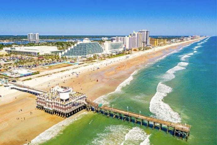 Beachfront Escape with Balcony, Views, and Comfort Apartment hotel in Holly Hill