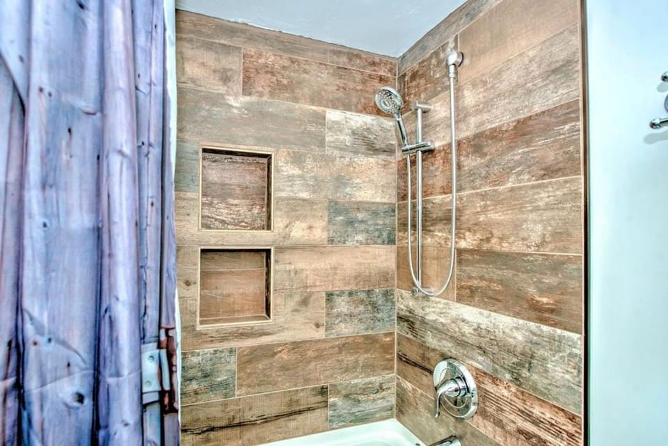 Adorable Cedar Lodge Room with Amazing Lake Views! Apartment in Laconia