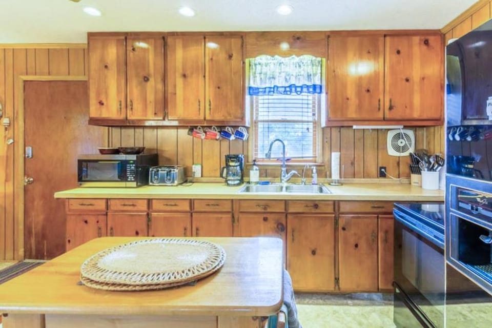 7602 - Drydock House in Avon