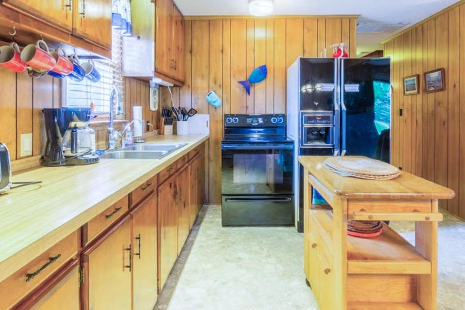 7602 - Drydock House in Avon