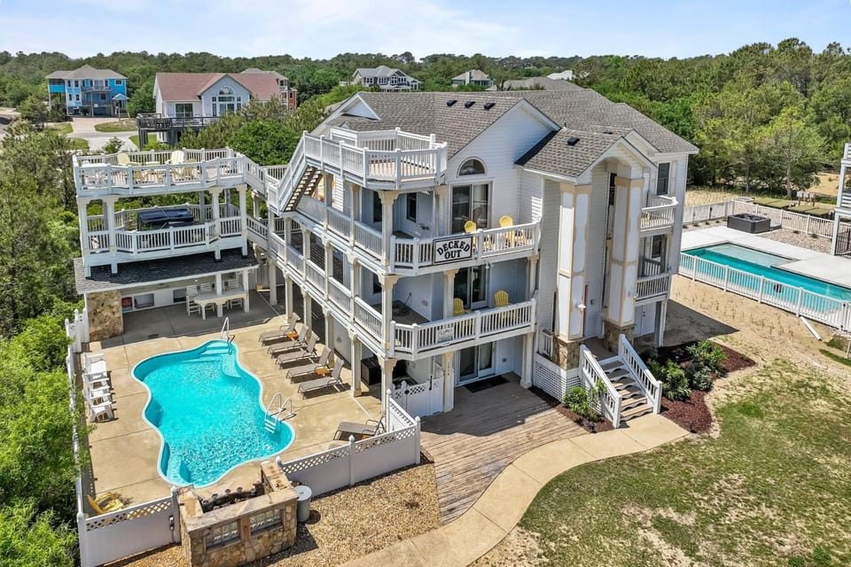 1398 - Decked Out House in Corolla