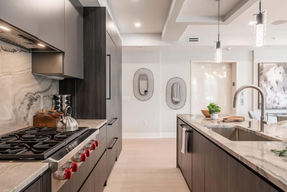 Luxe Old City 4Bd-4Bt Duplex - 4x Car Parking & Gym Apartment in Penns Landing