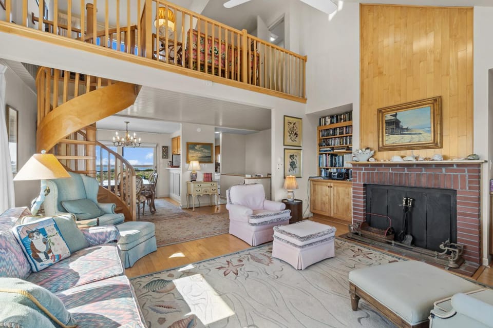 2381 - Peaceable Kingdom by the Sea House in Duck