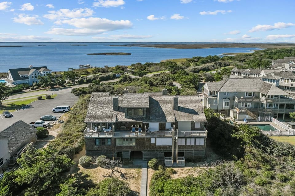 2381 - Peaceable Kingdom by the Sea House in Duck