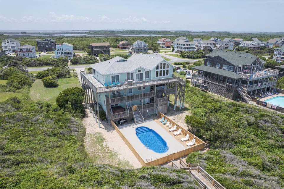 6500 - A Whale's Head Inn House in Nags Head