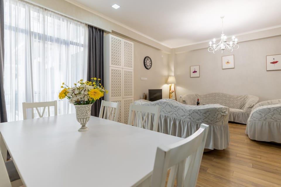 Living room, Photo of the whole room, Seating area