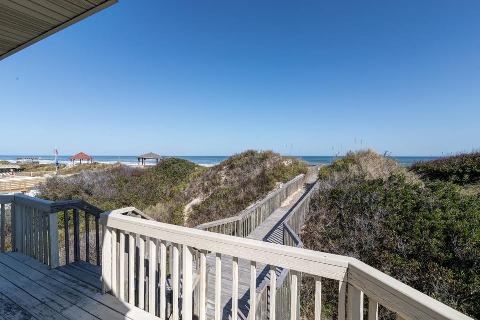 1514 - Mellow Yellow House in Corolla