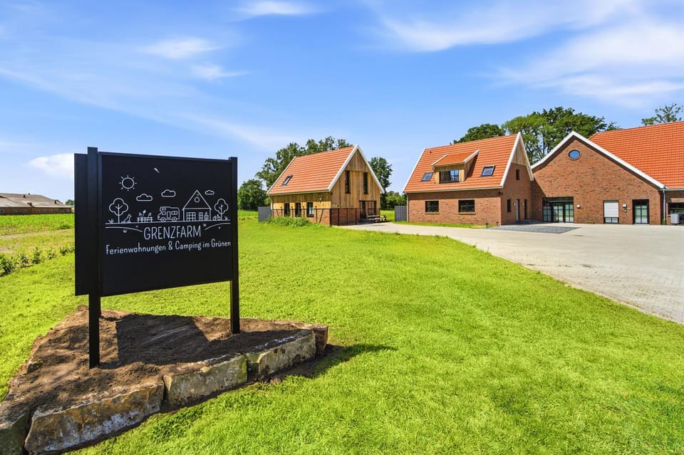 Property building, Property logo or sign, Natural landscape, Garden, Logo/Certificate/Sign, Garden view, Street view