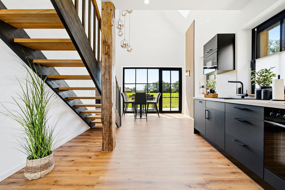 Kitchen or kitchenette, dishwasher, stove
