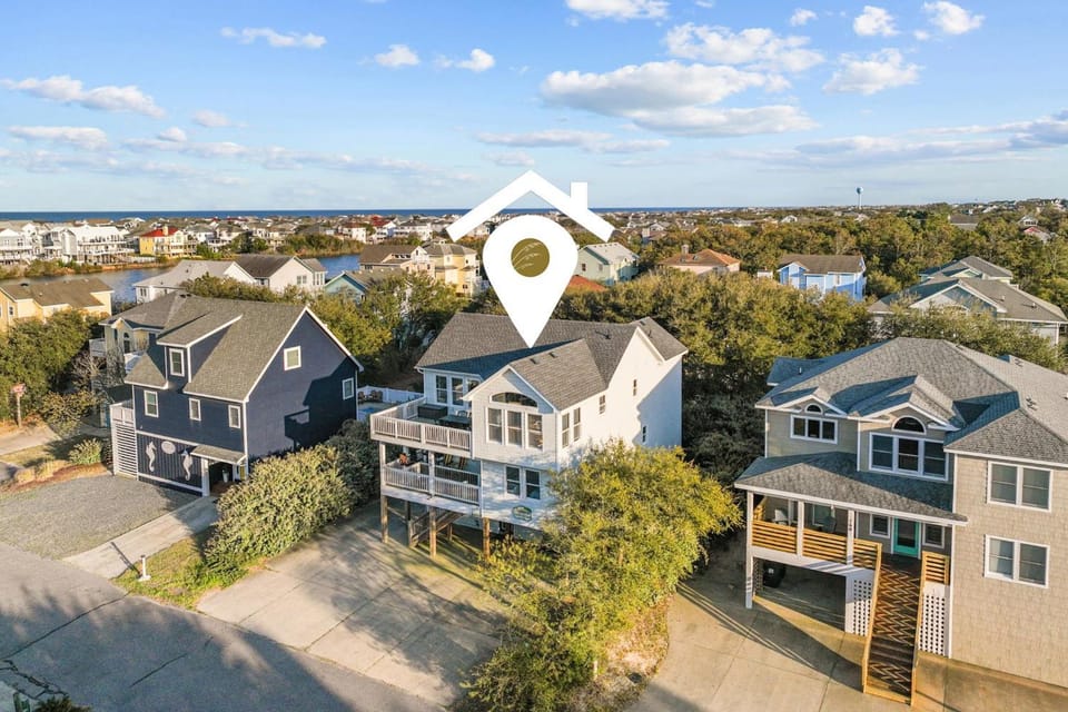 1755 - Don't Worry Beach Happy House in Corolla
