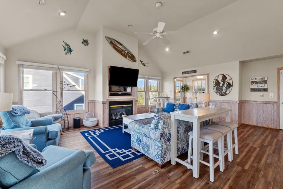 1755 - Don't Worry Beach Happy House in Corolla