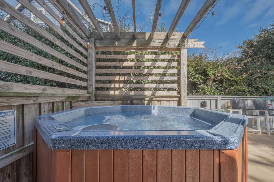 1755 - Don't Worry Beach Happy House in Corolla