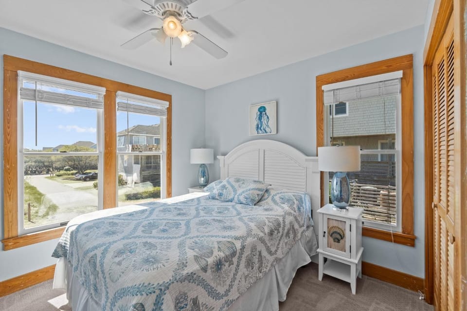 2410 - Come Sail Away House in Duck