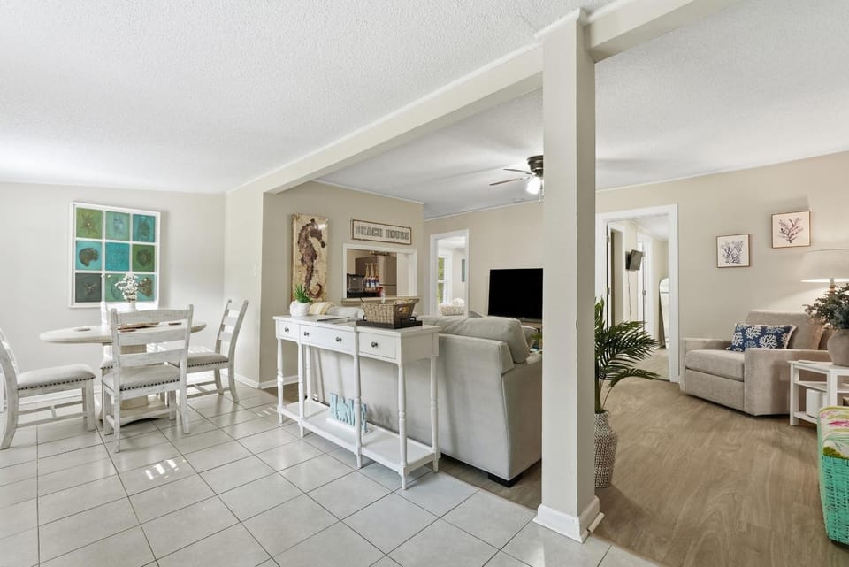 Living room, Seating area, Dining area