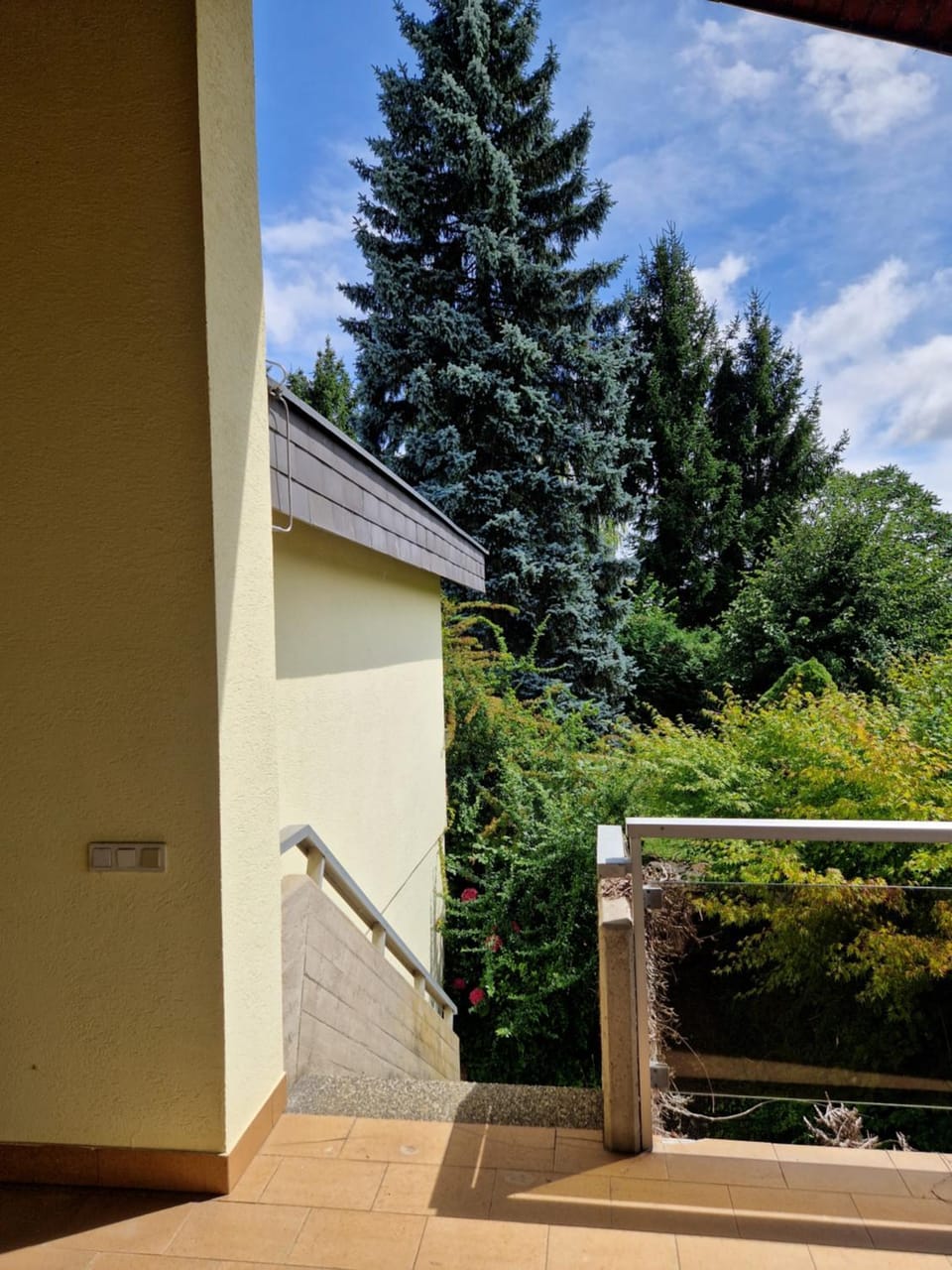 Property building, Spring, Day, Garden, View (from property/room), Balcony/Terrace, Garden view