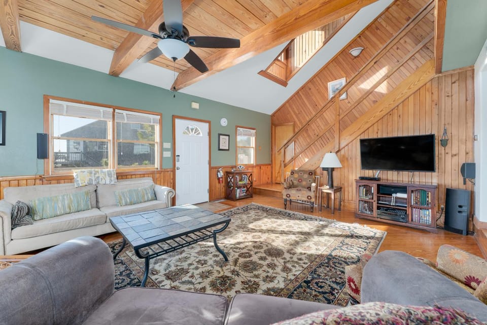 7657 - Dragon's Lair House in Avon