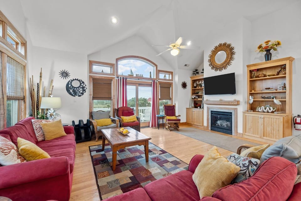7725 - Sun Kissed House in Avon