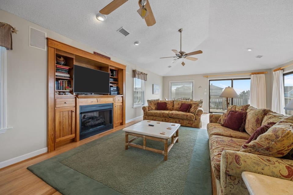 1363 - Enchantment by the Sea House in Corolla
