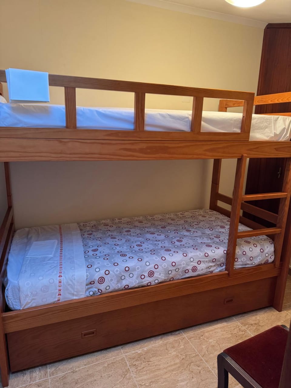 Bedroom, bunk bed