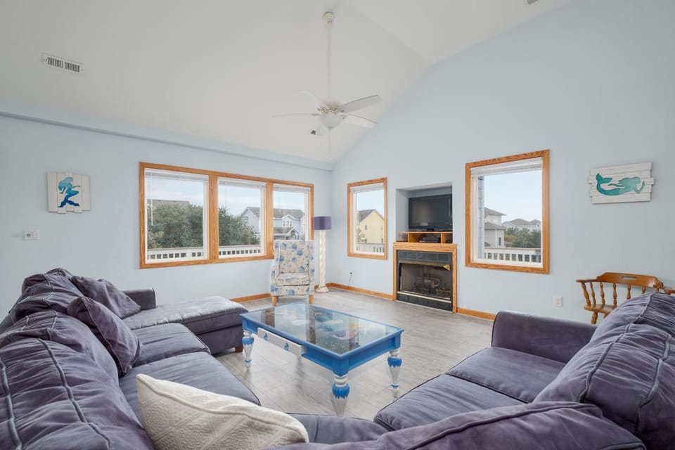1747 - Resting Beach Place House in Corolla