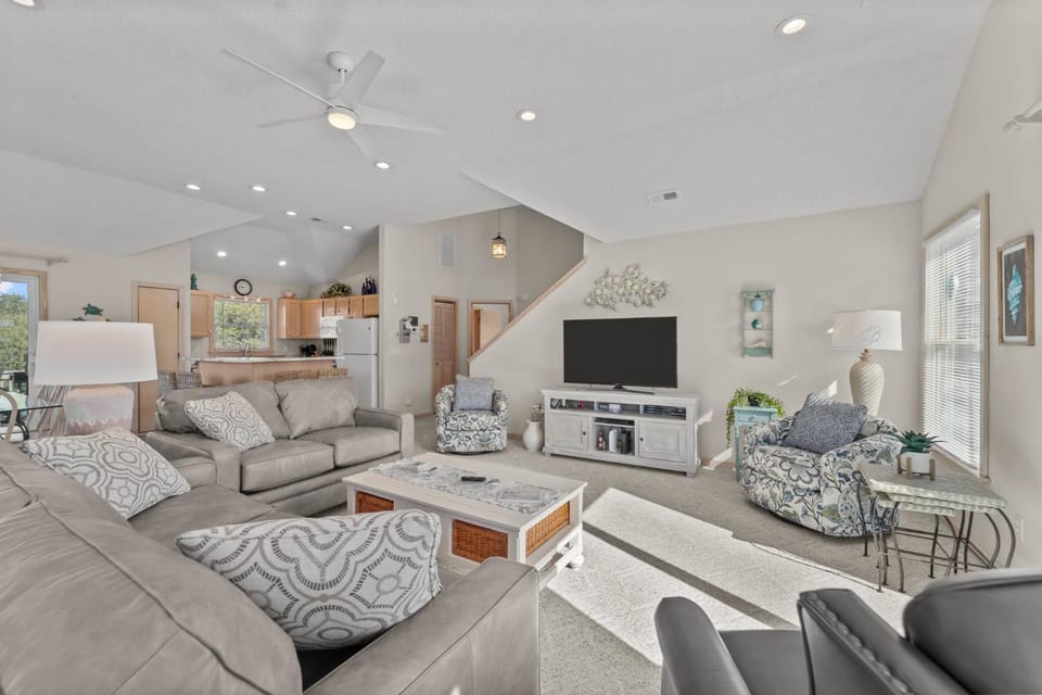 1613 - Breezy by the Sea House in Corolla