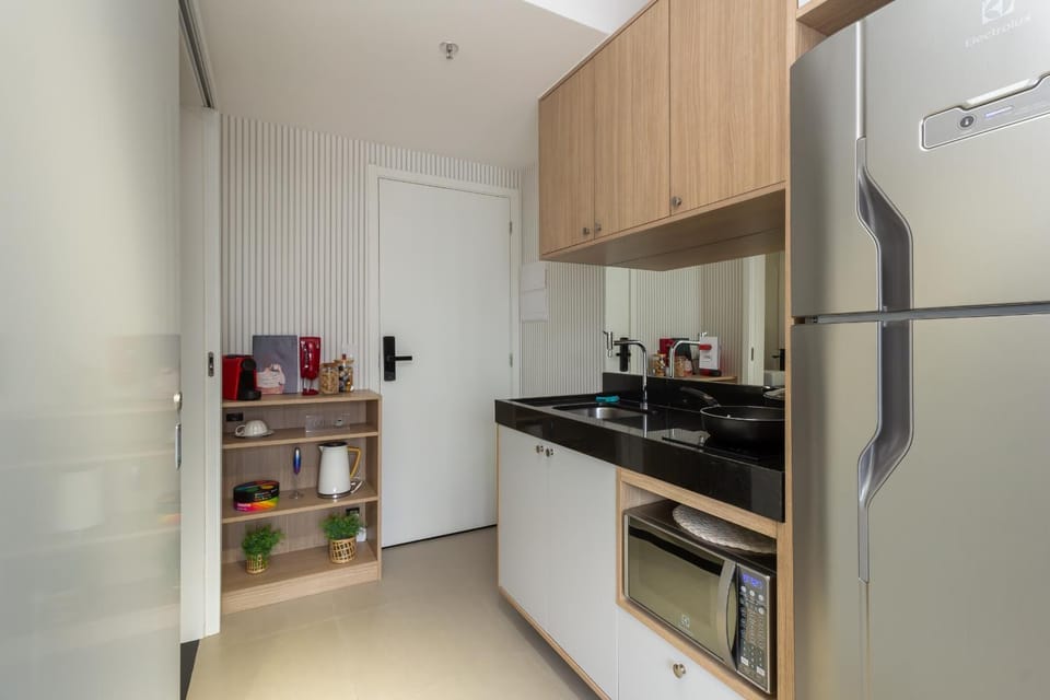 Coffee/tea facilities, Kitchen or kitchenette, stove