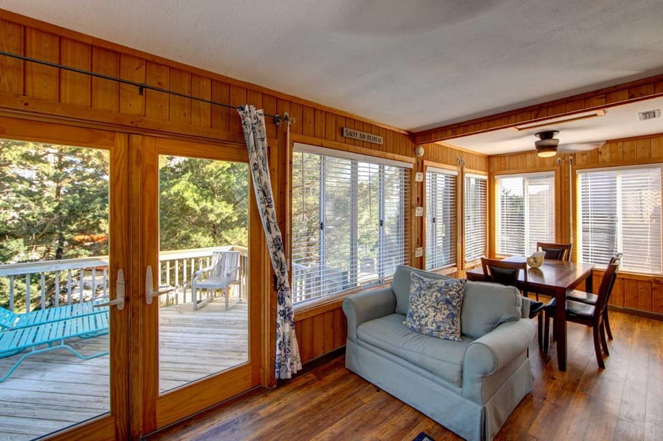 7565 - Sea Isle House in Avon