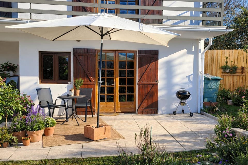 Property building, Patio, Garden